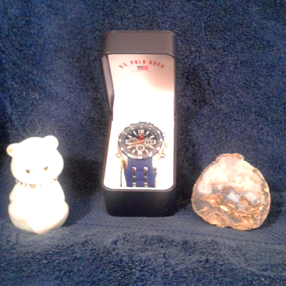 Men's watch.